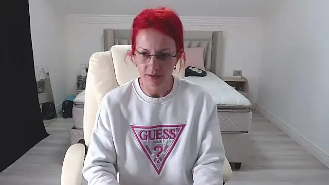 CatWoman0001 online show from April 3, 2026, 6:28 pm