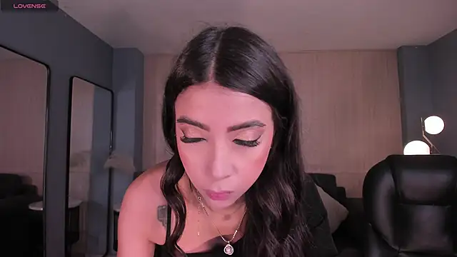 ValeriaVelvet online show from May 1, 2026, 12:10 pm
