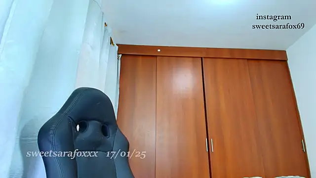 sweetsarasofia online show from January 17, 2025, 12:31 pm