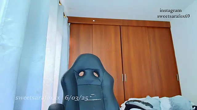 sweetsarasofia online show from March 6, 2025, 8:16 pm