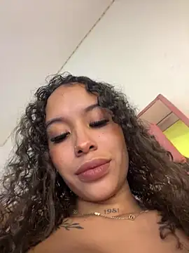 MarieLeon online show from May 26, 2026, 10:28 pm