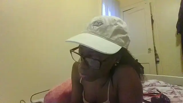 Snapshot of weeklyrush28 chatting on December 13, 2024, 12:28 pm weeklyrush28 online show from December 13, 2024, 12:28 pm