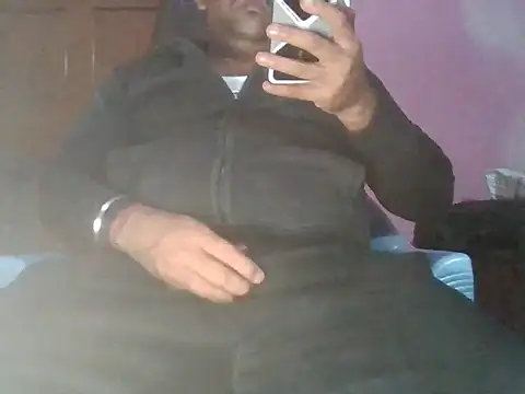 Snapshot of boyplay1000 chatting on December 15, 2025, 4:33 pm boyplay1000 online show from December 15, 2025, 4:33 pm