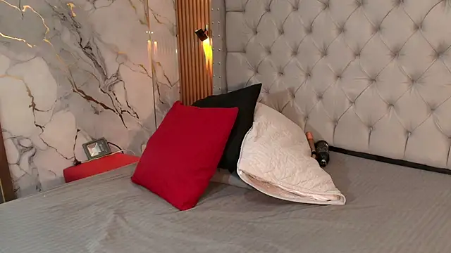 Scarlett diaz17 online show from December 19, 2025, 4:30 am