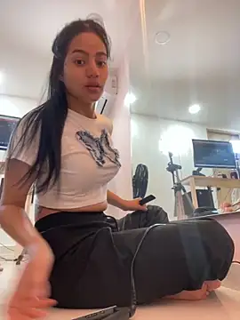 ariel jonees online show from October 28, 2025, 4:42 pm