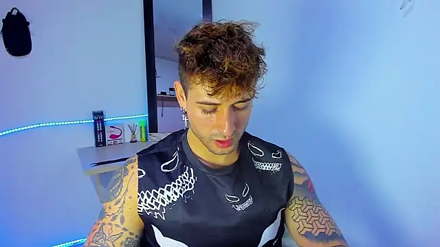 Snapshot of Ares_blue chatting on September 24, 2025, 1:58 pm Ares blue online show from September 24, 2025, 1:58 pm