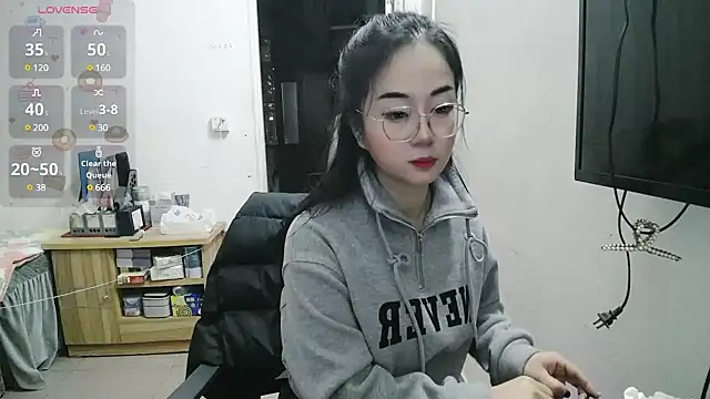 Helen-6 online show from December 7, 2024, 1:40 pm
