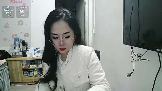 Helen-6 online show from December 10, 2024, 11:32 am