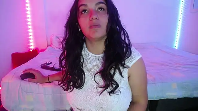 Laurenkenner  online show from March 13, 2025, 5:07 pm