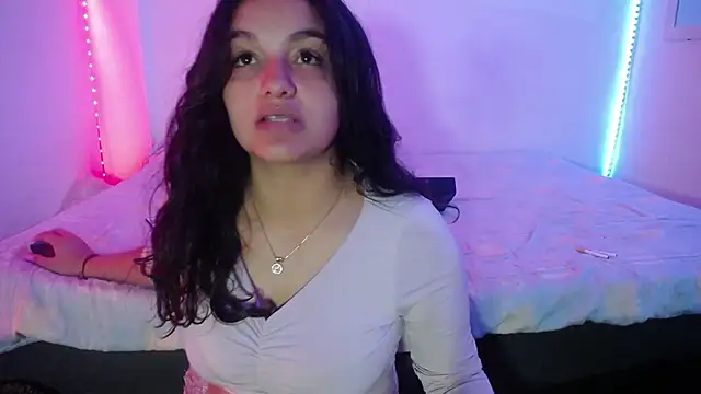 Laurenkenner  online show from March 19, 2025, 6:01 pm