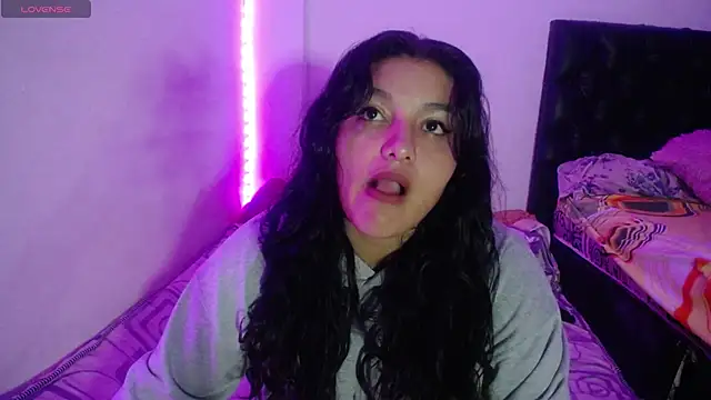 Laurenkenner  online show from September 10, 2025, 7:14 pm