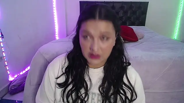 Laurenkenner  online show from May 4, 2026, 6:48 pm