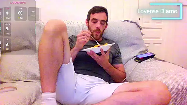 Snapshot of _NakedChef_ chatting on October 8, 2025, 10:07 pm NakedChef online show from October 8, 2025, 10:07 pm