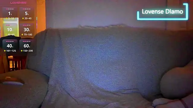 Snapshot of _NakedChef_ chatting on October 22, 2025, 11:26 pm NakedChef online show from October 22, 2025, 11:26 pm