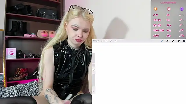MisssLola online show from February 27, 2025, 2:21 pm