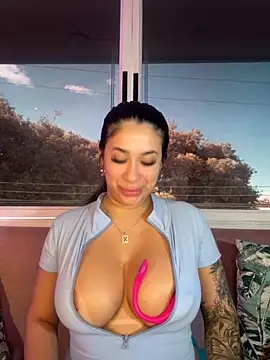 kiim taaylor online show from September 19, 2025, 1:01 pm