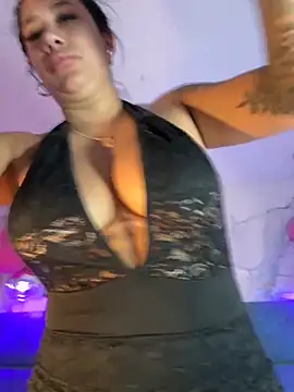 kiim taaylor online show from September 22, 2025, 1:02 pm