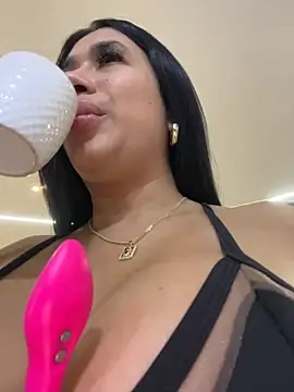 kiim taaylor online show from September 24, 2025, 1:03 pm