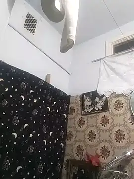 SweetLeila40 online show from February 19, 2026, 11:01 pm