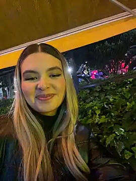 Snapshot of Odett_ chatting on January 26, 2025, 4:20 am Odett online show from January 26, 2025, 4:20 am