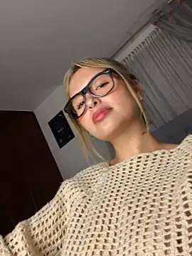 Snapshot of Odett_ chatting on March 17, 2025, 7:46 am Odett online show from March 17, 2025, 7:46 am