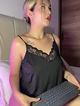 Snapshot of Odett_ chatting on October 21, 2025, 2:45 am Odett online show from October 21, 2025, 2:45 am