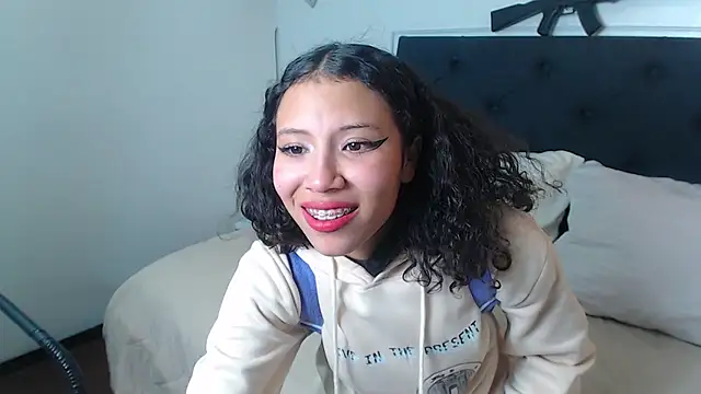 Snapshot of avans_15 chatting on December 9, 2024, 11:24 pm avans 15 online show from December 9, 2024, 11:24 pm