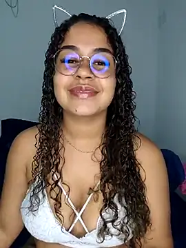 Snapshot of VitoriaFernandes chatting on March 22, 2025, 8:59 pm VitoriaFernandes online show from March 22, 2025, 8:59 pm