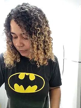 VitoriaFernandes online show from February 16, 2026, 2:13 pm