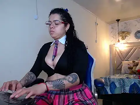 Snapshot of alexa-cooper- chatting on September 9, 2025, 3:00 pm alexa-cooper- online show from September 9, 2025, 3:00 pm