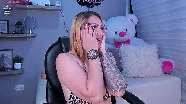 Alexasmith06 online show from December 3, 2024, 1:21 pm