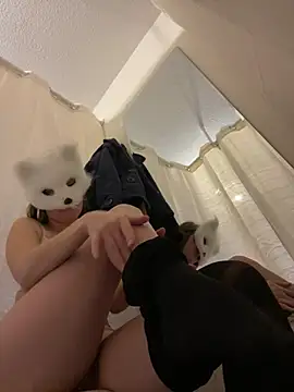 kleinelea123 online show from December 5, 2024, 9:17 am