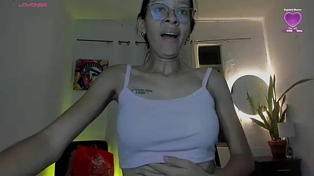 Snapshot of Sophie_sweett19 chatting on February 22, 2026, 1:18 am Sophie sweett19 online show from February 22, 2026, 1:18 am