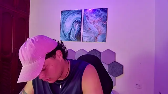 Snapshot of Horny_tgn chatting on October 6, 2025, 11:51 am Horny tgn online show from October 6, 2025, 11:51 am