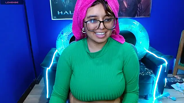 X CHERRY XX online show from February 28, 2025, 8:07 pm