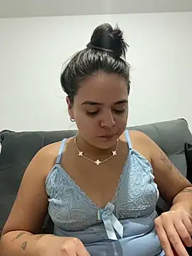 rebeccaareys online show from February 1, 2025, 1:23 am