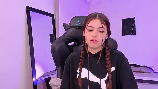 sofiarouge online show from February 2, 2026, 11:53 am