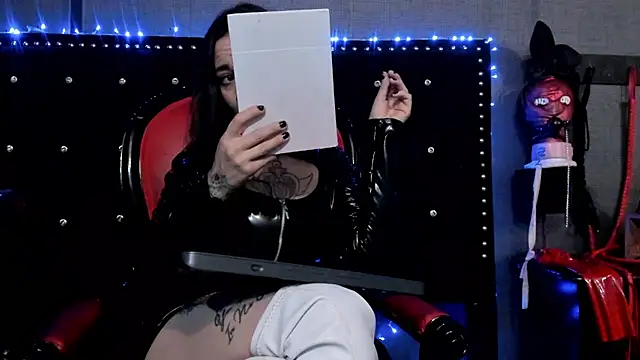 LusstCruella online show from December 6, 2024, 9:02 pm