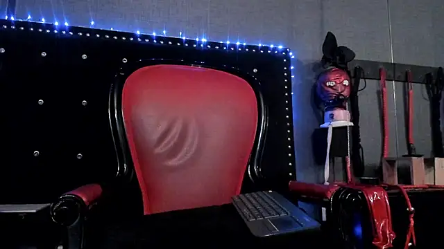 LusstCruella online show from January 7, 2025, 7:06 pm