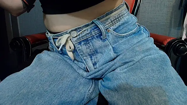 LusstCruella online show from February 3, 2025, 2:13 pm