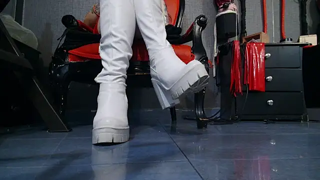 LusstCruella online show from February 26, 2025, 9:05 pm