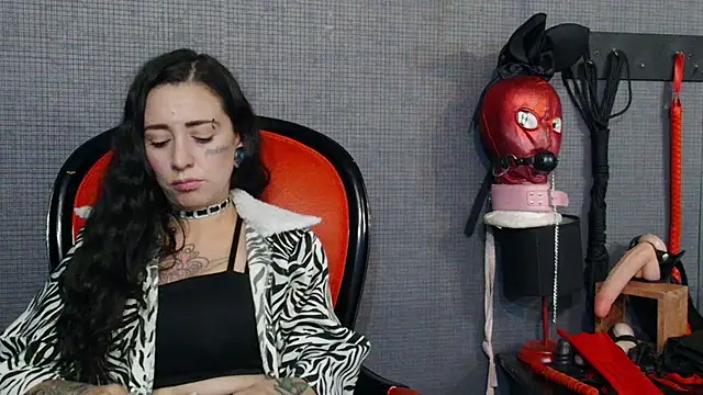 LusstCruella online show from March 3, 2025, 7:06 pm