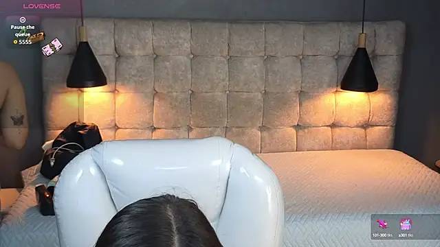 Snapshot of Laia_and_Aloby chatting on September 27, 2025, 10:37 pm Laia and Aloby online show from September 27, 2025, 10:37 pm