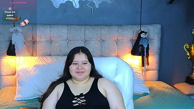 Snapshot of Laia_and_Aloby chatting on October 10, 2025, 10:20 pm Laia and Aloby online show from October 10, 2025, 10:20 pm