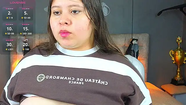 Snapshot of Laia_and_Aloby chatting on October 15, 2025, 10:21 pm Laia and Aloby online show from October 15, 2025, 10:21 pm