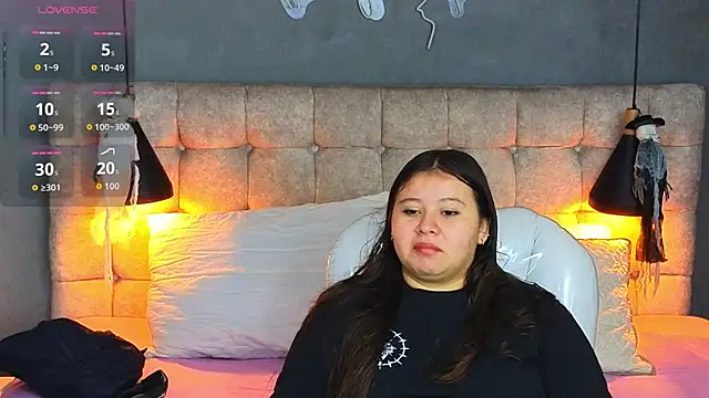 Snapshot of Laia_and_Aloby chatting on October 16, 2025, 10:22 pm Laia and Aloby online show from October 16, 2025, 10:22 pm