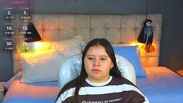 Snapshot of Laia_and_Aloby chatting on October 20, 2025, 10:21 pm Laia and Aloby online show from October 20, 2025, 10:21 pm