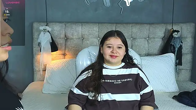 Snapshot of Laia_and_Aloby chatting on October 24, 2025, 10:17 pm Laia and Aloby online show from October 24, 2025, 10:17 pm