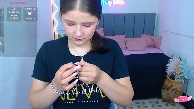 Snapshot of Krysstal_tay chatting on February 1, 2025, 12:16 pm Krysstal tay online show from February 1, 2025, 12:16 pm