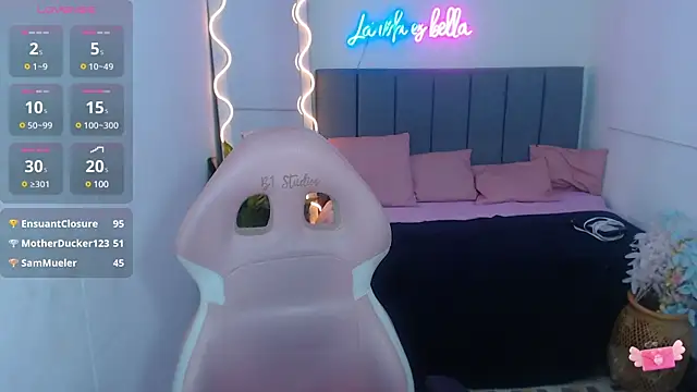 Snapshot of Krysstal_tay chatting on February 2, 2025, 3:07 pm Krysstal tay online show from February 2, 2025, 3:07 pm